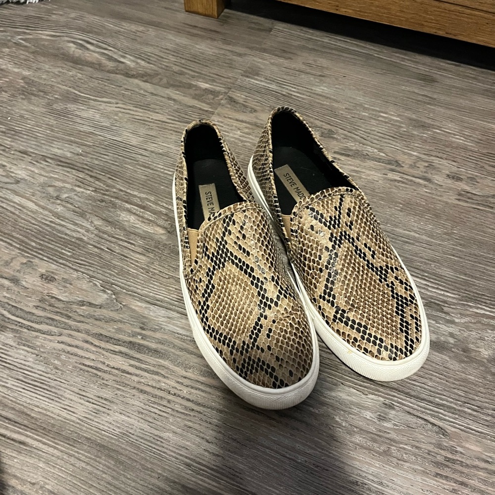 Steve Madden snake skin shoes